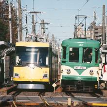[世田谷線の新旧車両]